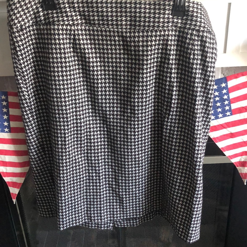 Black houndstooth skirt